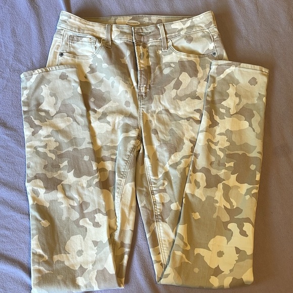 Old Navy Women's Skinny Jeans - Beige Camouflage - Picture 2 of 5